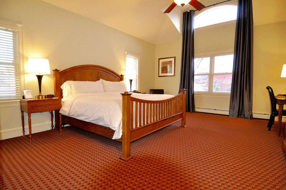 The Bradley Boulder Inn Bagian luar foto