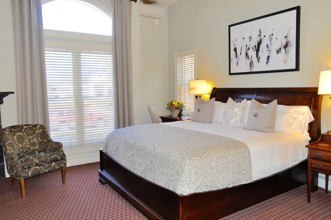 The Bradley Boulder Inn Bagian luar foto