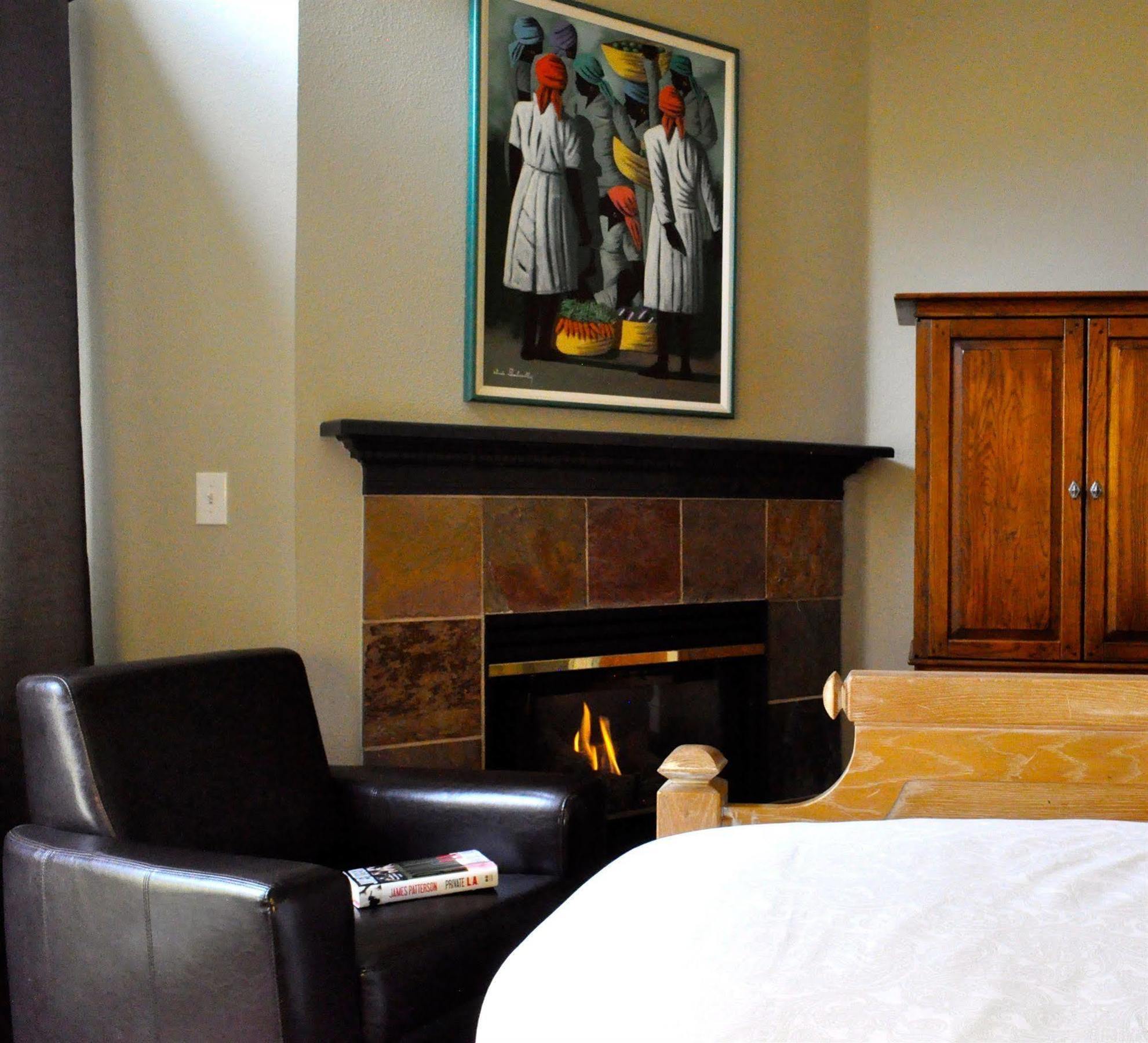 The Bradley Boulder Inn Bagian luar foto