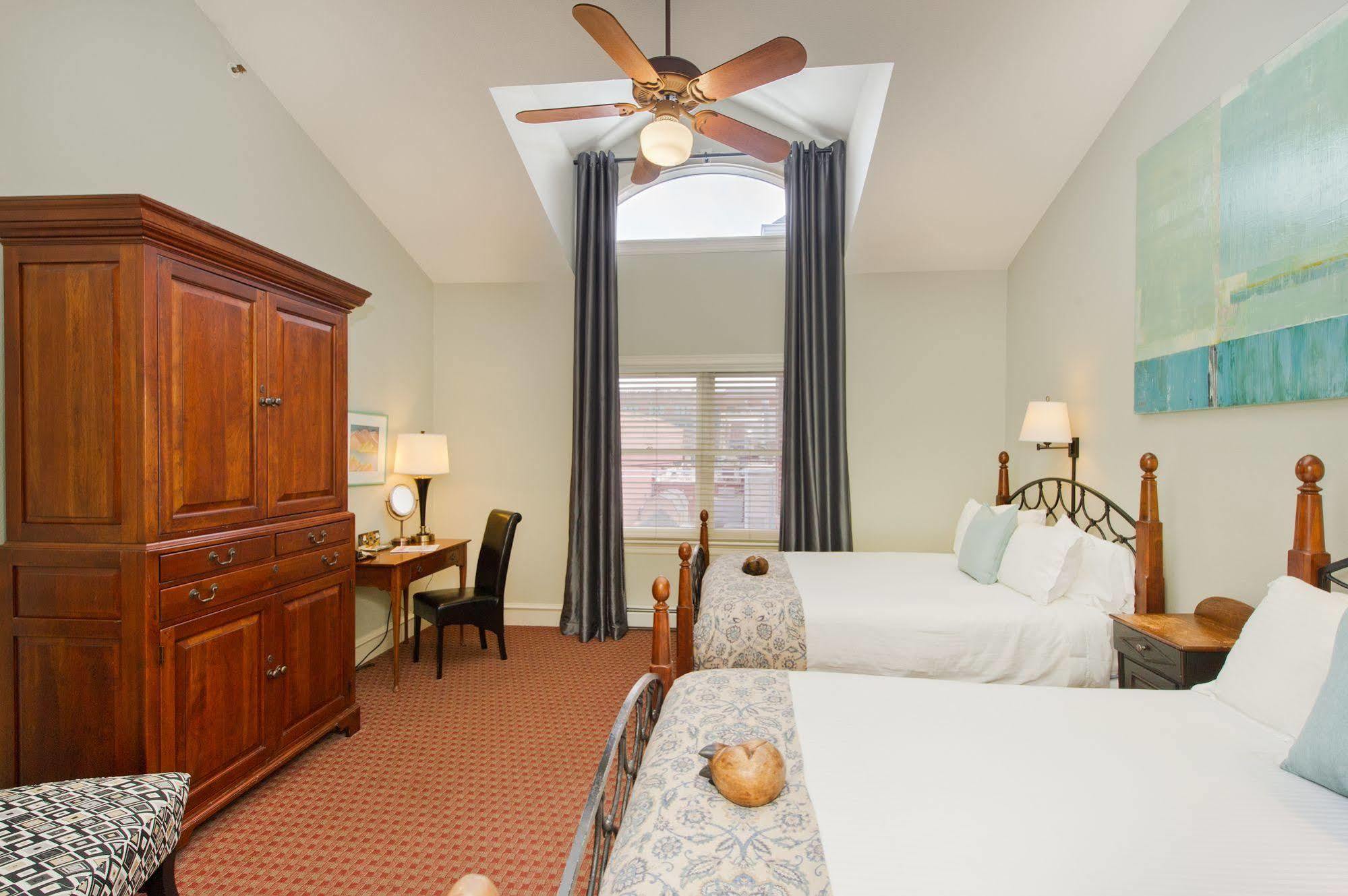 The Bradley Boulder Inn Bagian luar foto