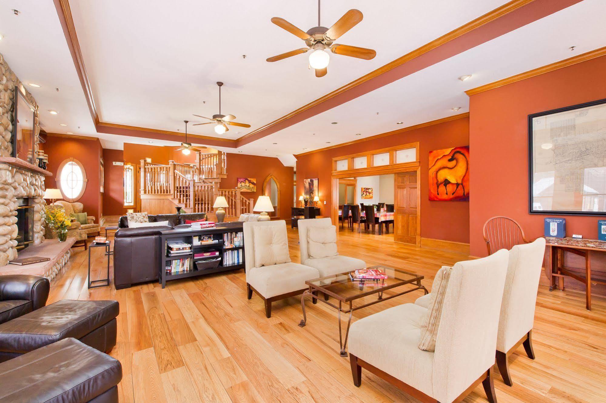 The Bradley Boulder Inn Bagian luar foto