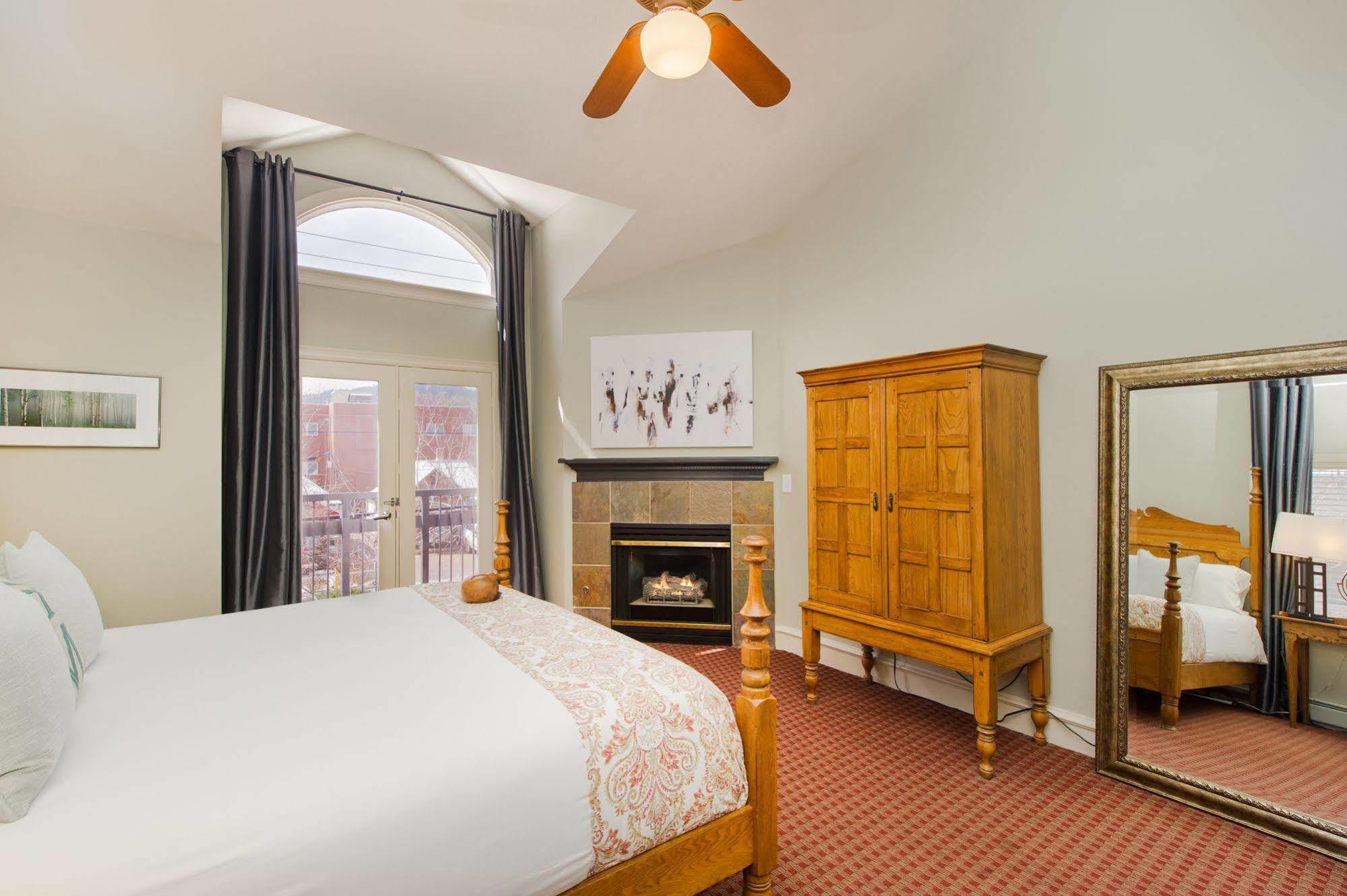 The Bradley Boulder Inn Bagian luar foto