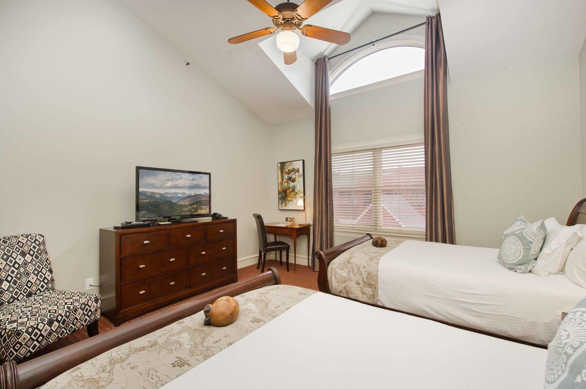 The Bradley Boulder Inn Bagian luar foto
