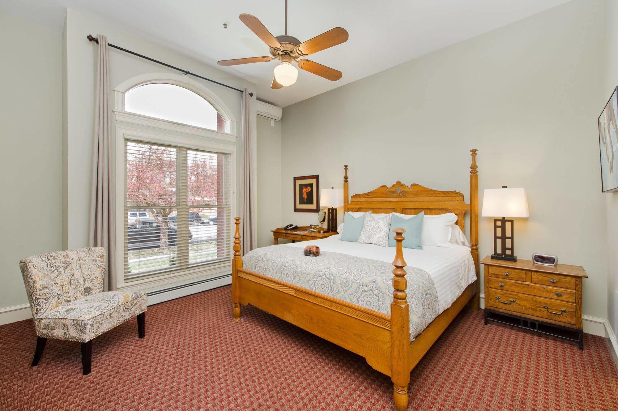 The Bradley Boulder Inn Bagian luar foto