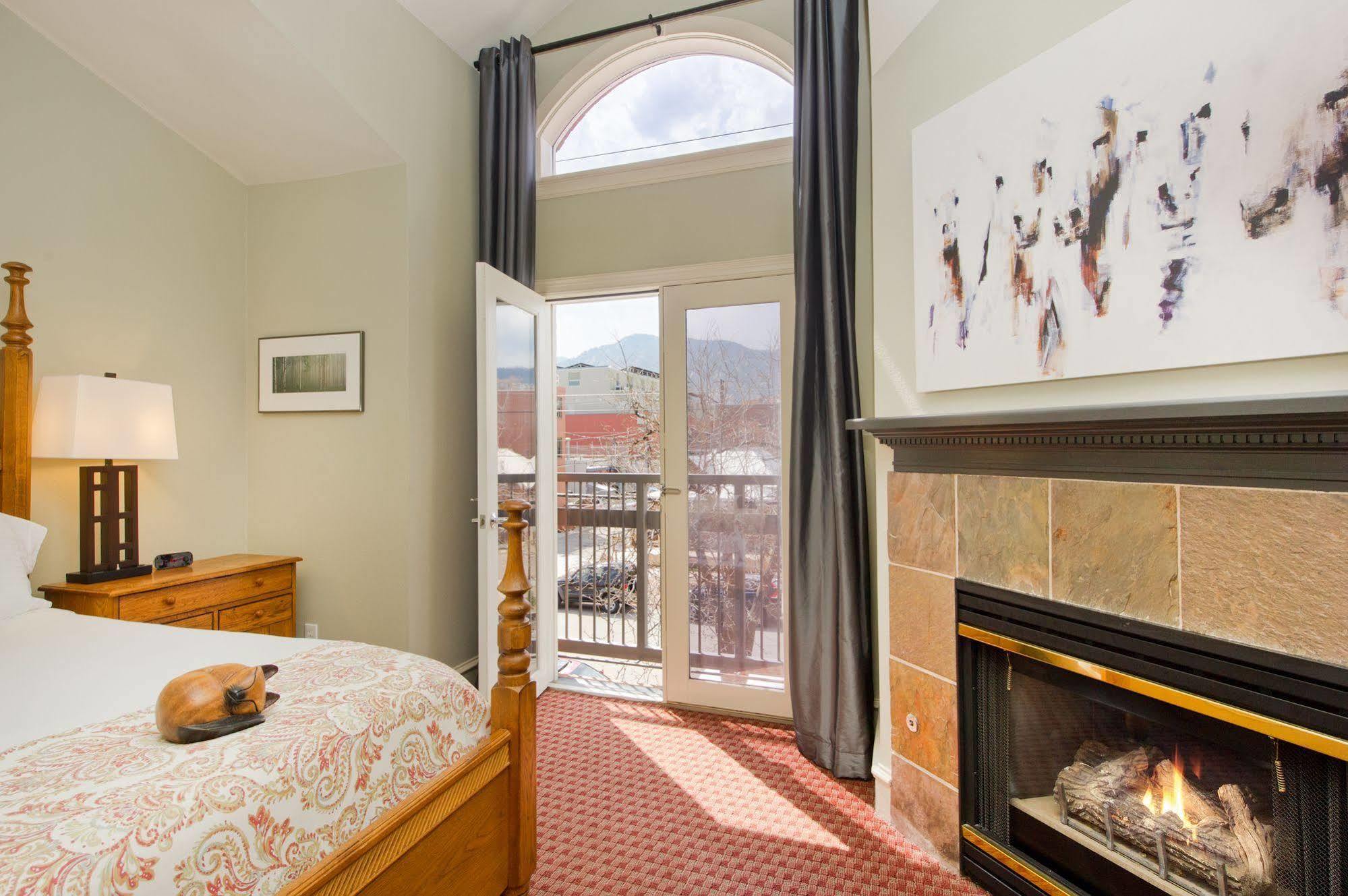 The Bradley Boulder Inn Bagian luar foto