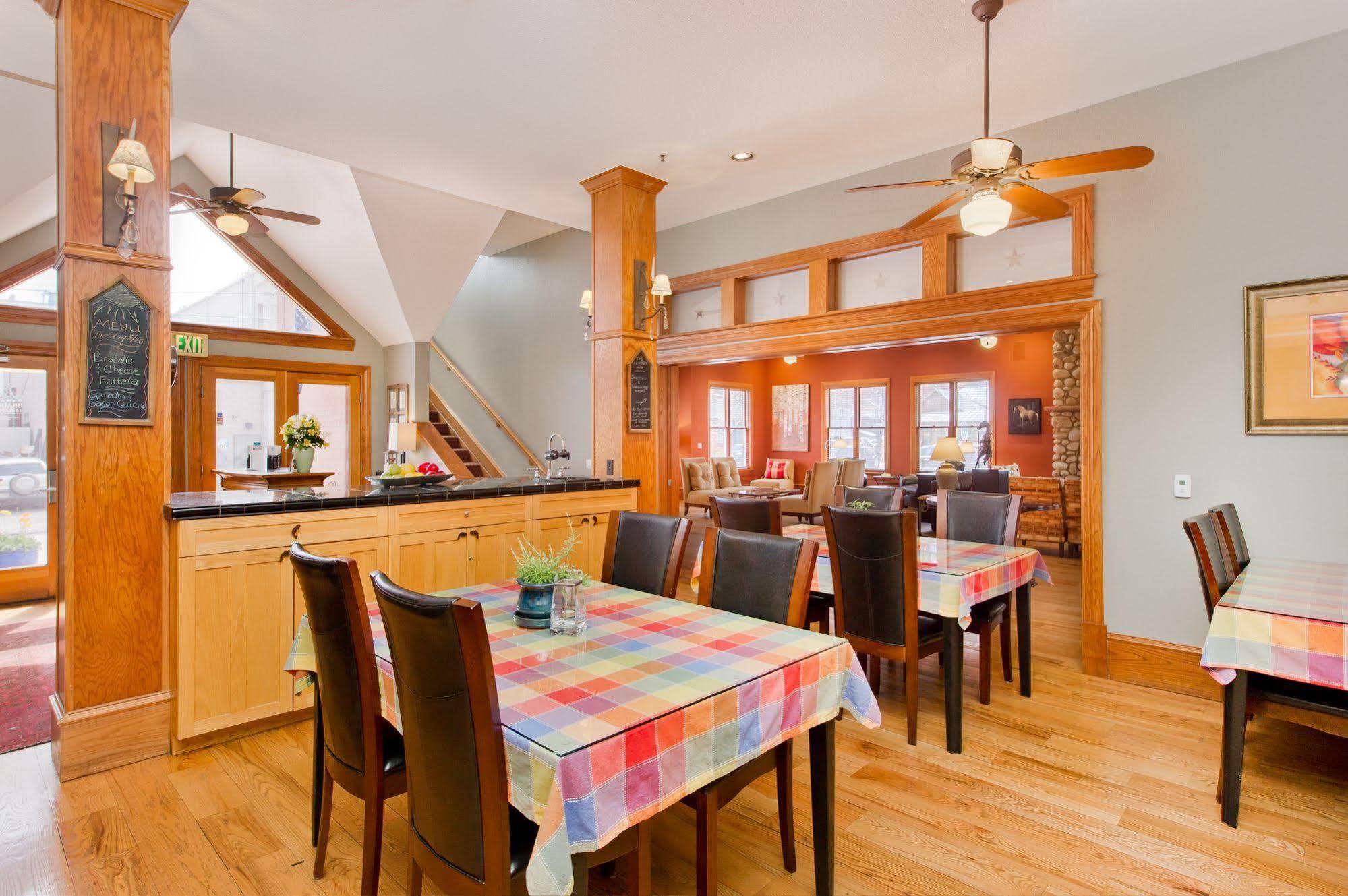 The Bradley Boulder Inn Bagian luar foto
