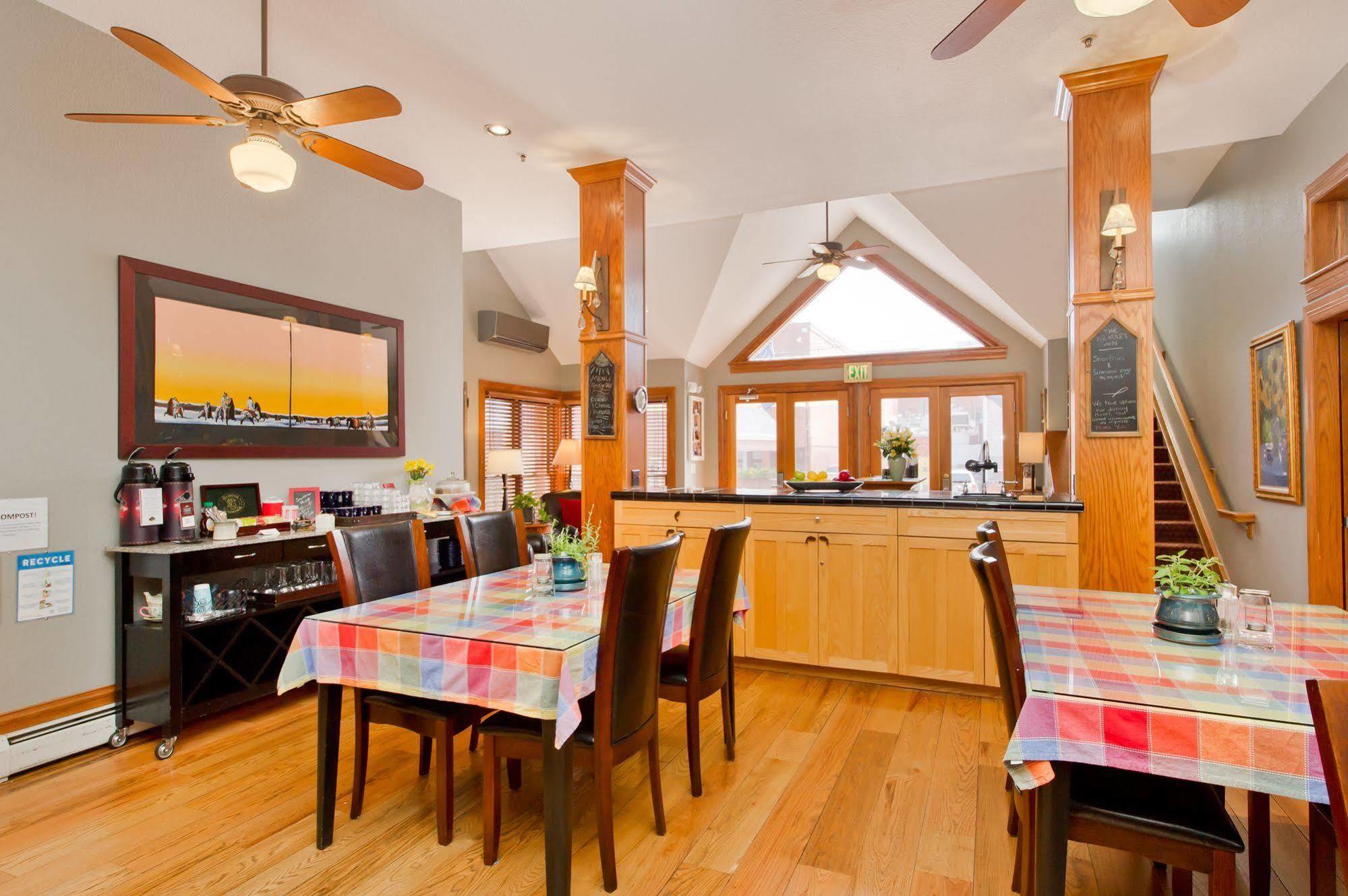 The Bradley Boulder Inn Bagian luar foto