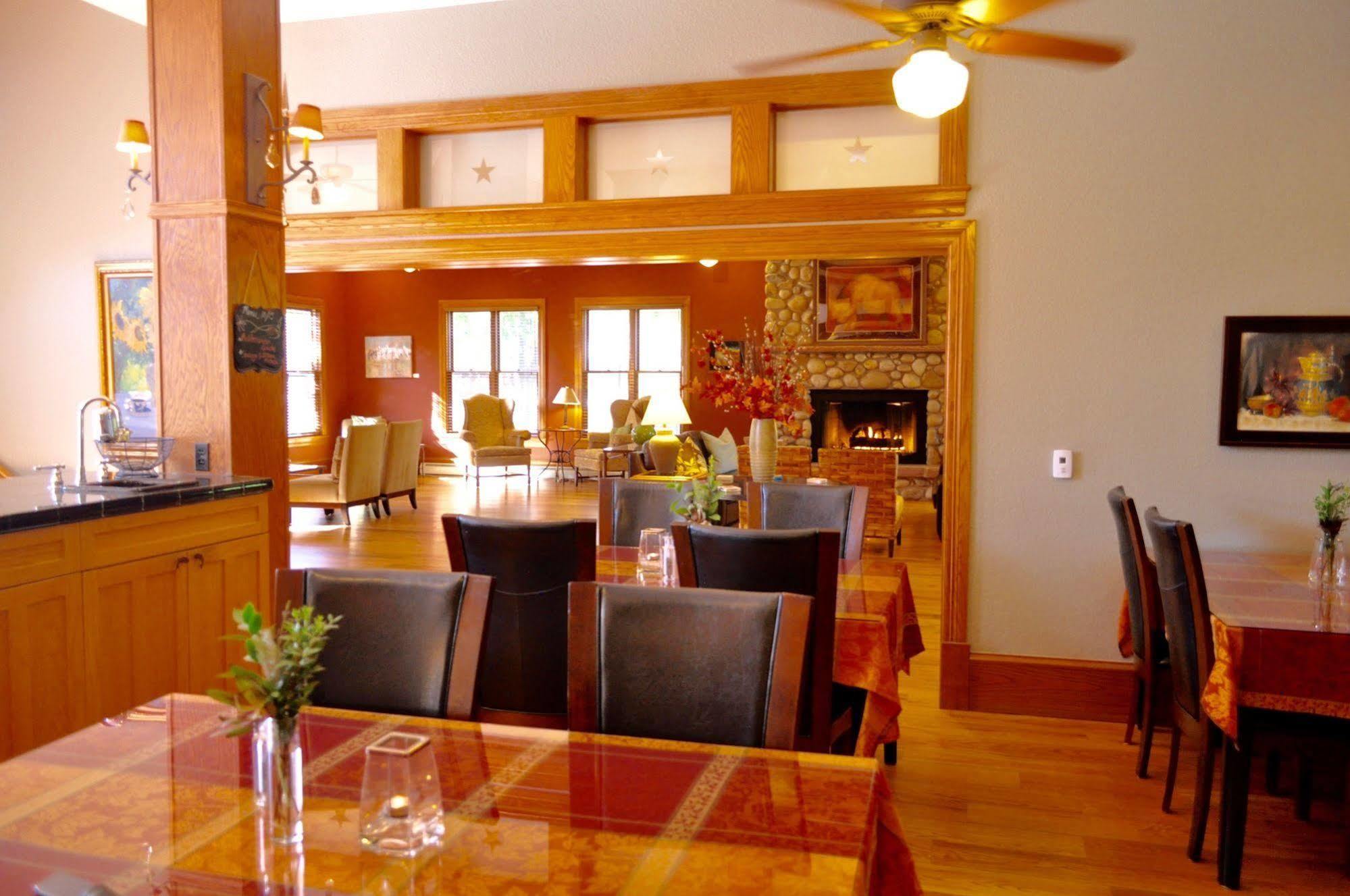 The Bradley Boulder Inn Bagian luar foto
