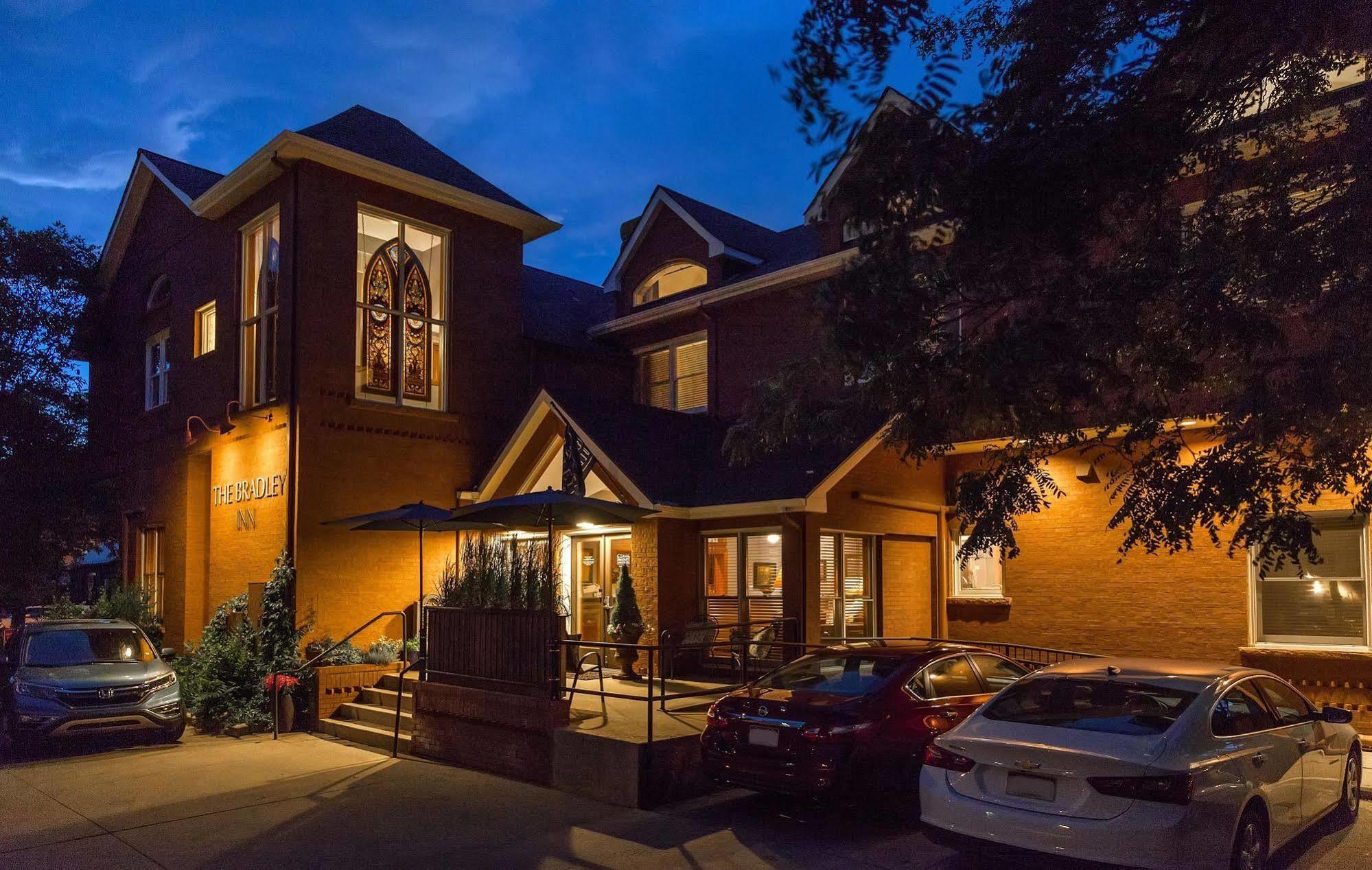 The Bradley Boulder Inn Bagian luar foto