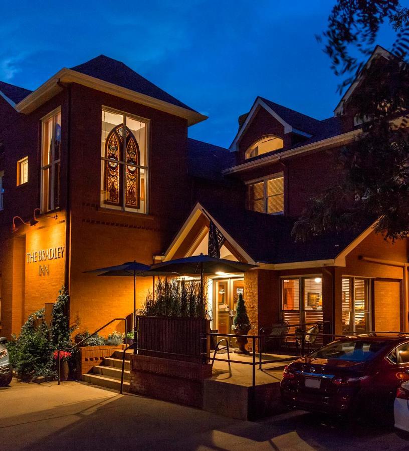 The Bradley Boulder Inn Bagian luar foto